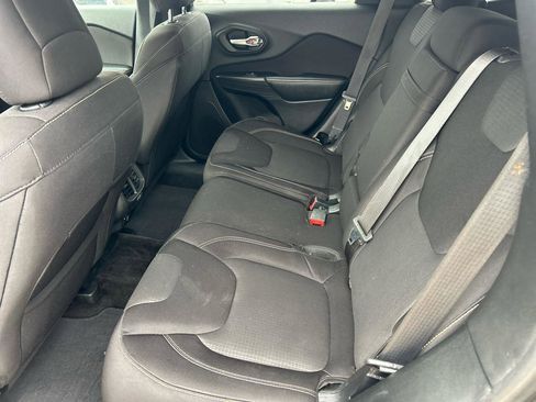 Used 2015 Jeep Cherokee Latitude image 12