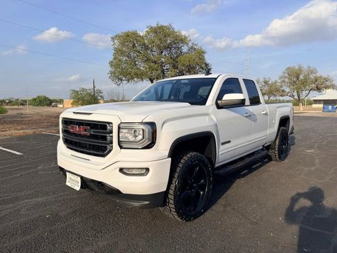Used 2017 GMC Sierra 1500 SLE w/ SLE Value Package image 3