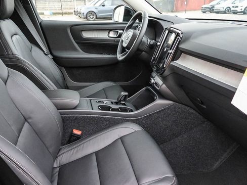 New 2026 Volvo XC40 B4 Core w/ Climate Package image 17