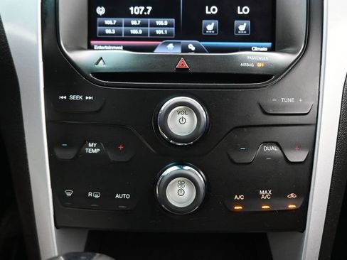 Used 2014 Ford Explorer XLT w/ Equipment Group 202A AWD/4WD image 18