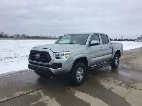 Used 2023 Toyota Tacoma SR image 8