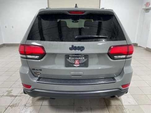 Used 2019 Jeep Grand Cherokee Laredo AWD/4WD image 5