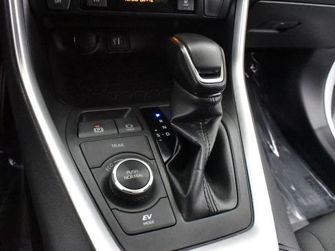 Used 2023 Toyota RAV4 SE w/ Convenience Package AWD/4WD image 12