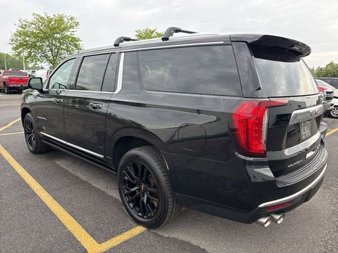 Used 2021 GMC Yukon XL Denali w/ Denali Premium Package AWD/4WD image 3