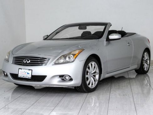 Used 2011 INFINITI G37 Convertible w/ Premium Pkg RWD image 3