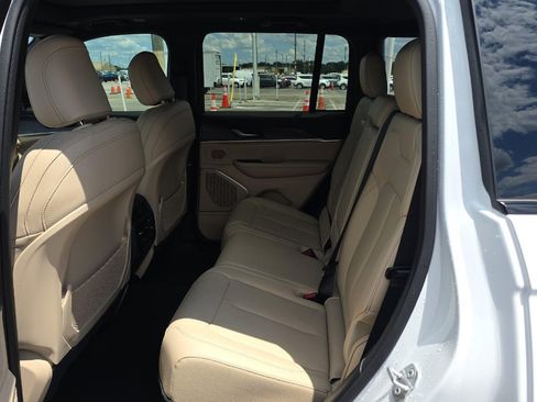 Used 2023 Jeep Grand Cherokee 4WD 4xe image 10