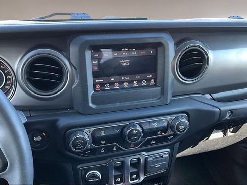 Used 2023 Jeep Wrangler Sport S image 9