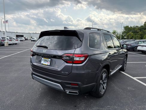Used 2023 Honda Pilot Elite image 6