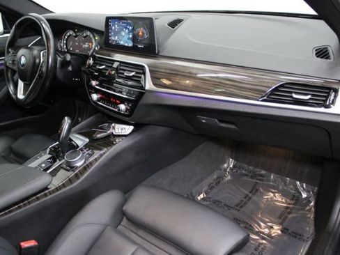 Used 2017 BMW 530i xDrive image 26