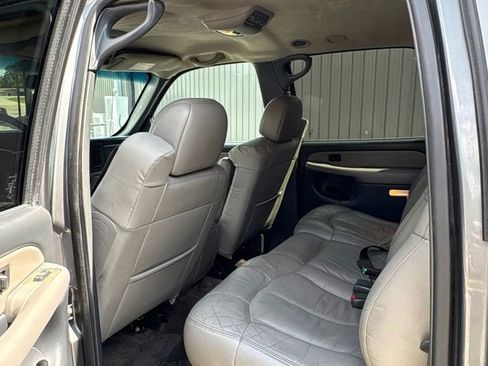 Used 2002 Chevrolet Suburban LT RWD image 14