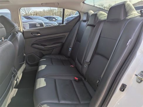 Used 2022 Nissan Altima 2.5 SL FWD image 11