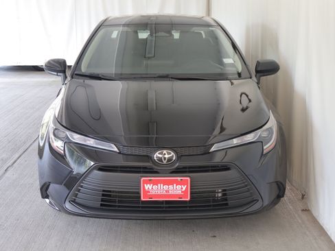 Used 2023 Toyota Corolla LE w/ Carpet Mat Package (TMS) FWD image 3