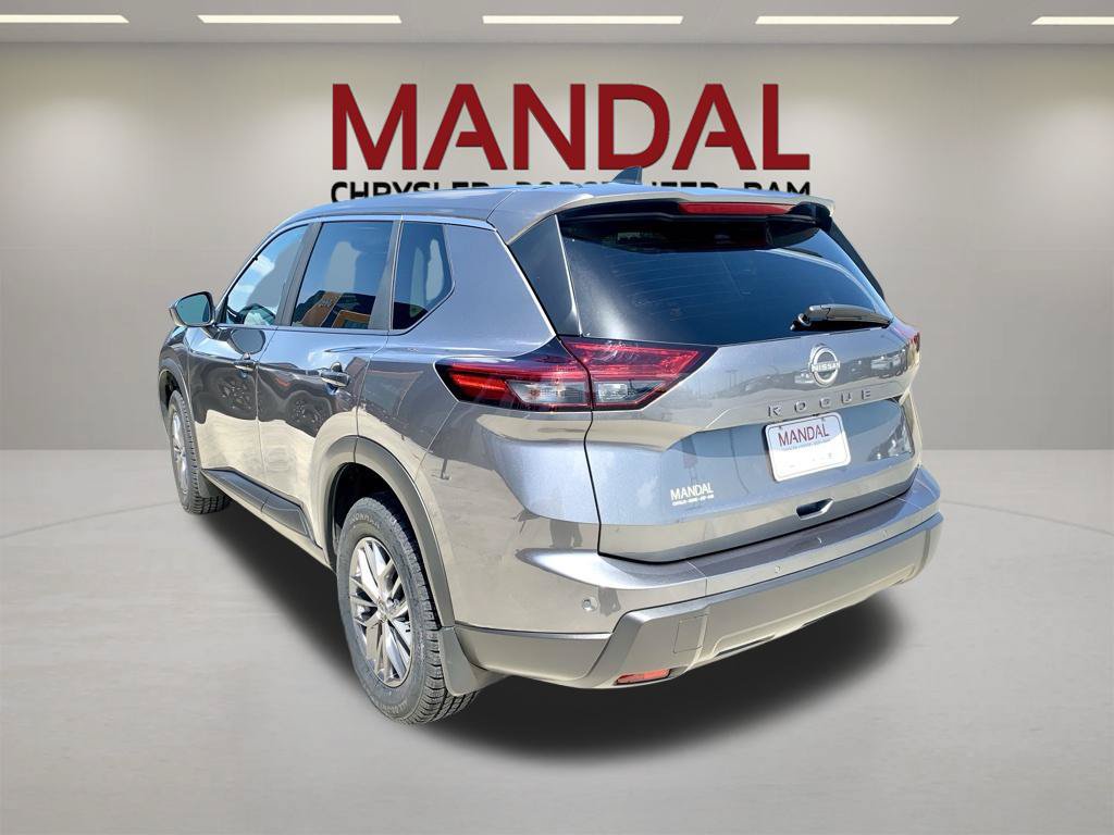 Used 2026 Nissan Rogue S FWD image 8