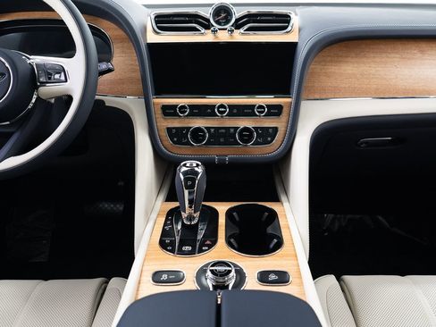 New 2025 Bentley Bentayga Extended Wheelbase image 28