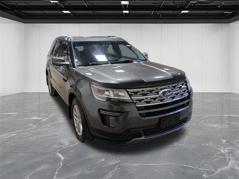 Used 2018 Ford Explorer XLT image 7
