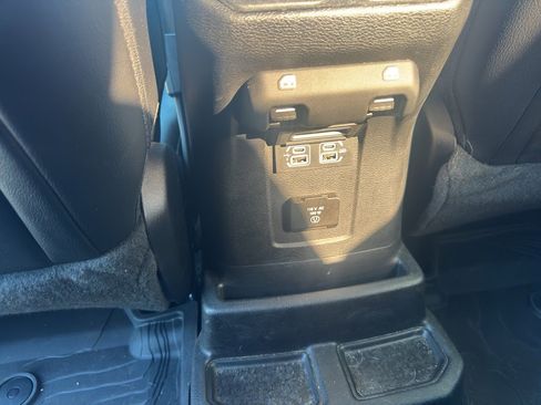 Used 2020 Jeep Wrangler Unlimited Sahara image 30