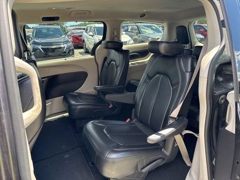 Used 2021 Chrysler Voyager Lxi FWD image 21