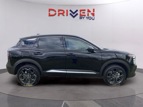 New 2025 Nissan Kicks SR image 6