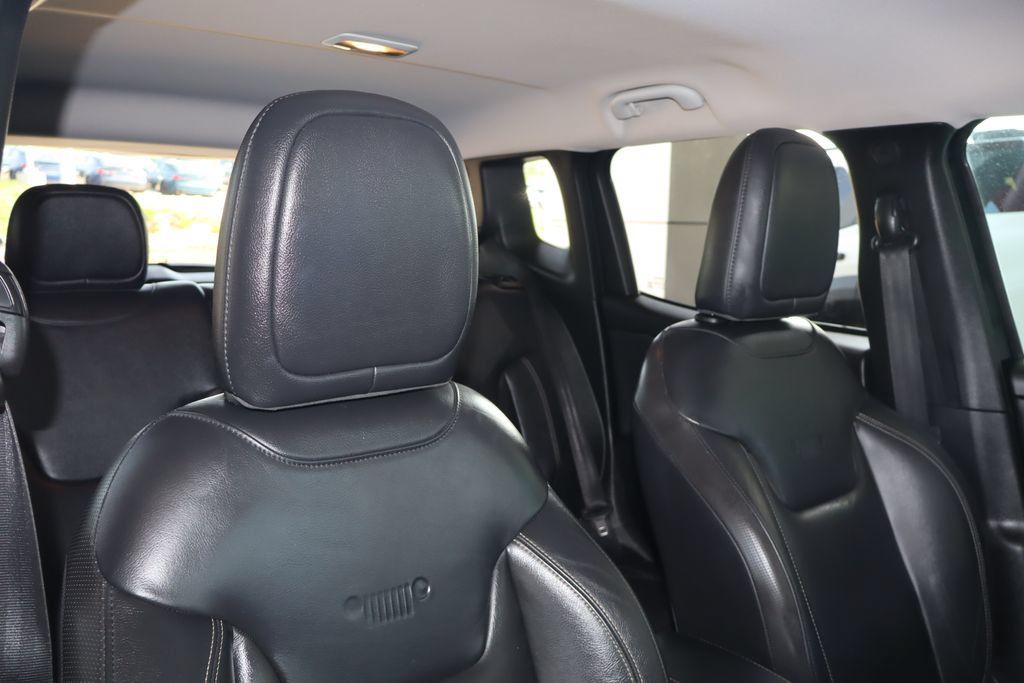 Used 2017 Jeep Renegade Limited FWD image 40