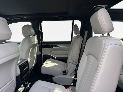 New 2026 Jeep Grand Wagoneer 4WD w/ Premium Group I image 24