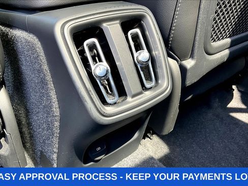 Used 2024 Volvo XC40 B5 Plus AWD/4WD image 12