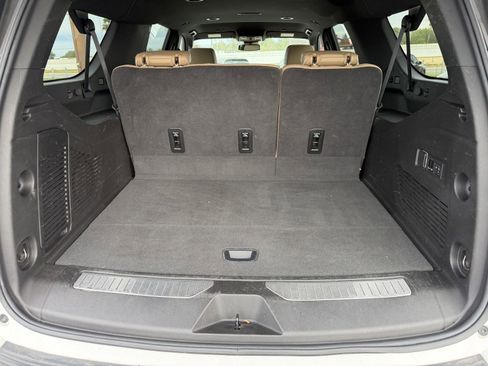 Used 2024 Chevrolet Suburban Premier image 16