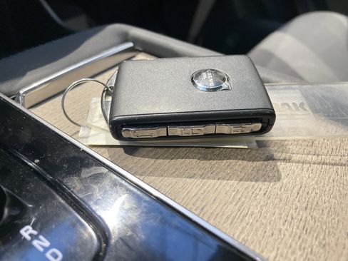 Used 2025 Volvo XC90 B6 Plus image 44