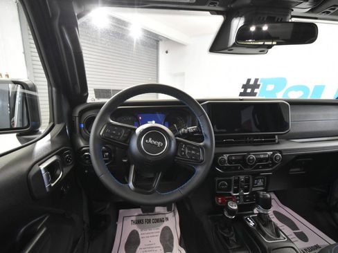 Used 2025 Jeep Wrangler Unlimited Rubicon 4xe AWD/4WD image 33