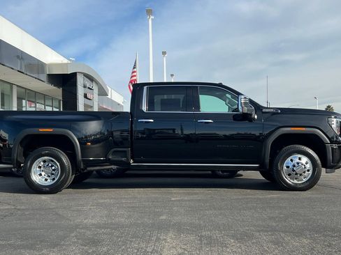 New 2026 GMC Sierra 3500 Denali Ultimate w/ LPO, Black Badging Package image 4