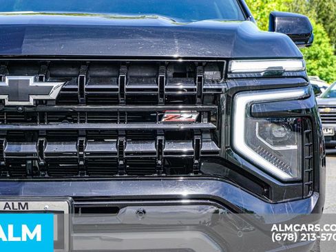 Used 2025 Chevrolet Suburban Z71 AWD/4WD image 12