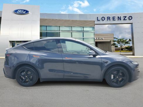 Used 2026 Tesla Model Y Long Range image 4