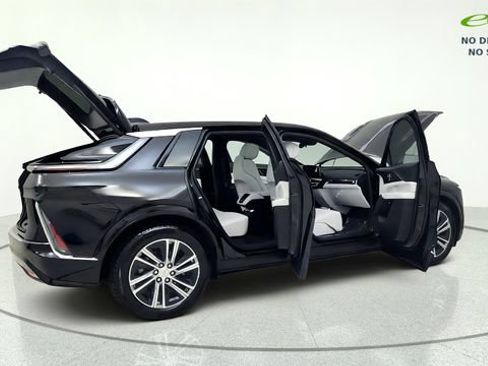 Used 2025 Cadillac Lyriq Luxury AWD/4WD image 19