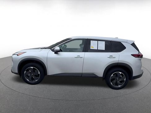 Used 2025 Nissan Rogue SV image 9