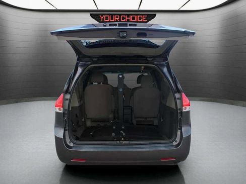 Used 2012 Toyota Sienna LE image 23