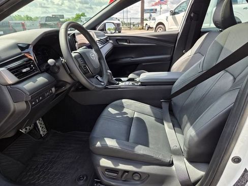 Used 2025 Toyota Camry XSE FWD image 5