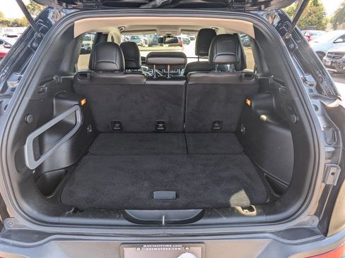 Used 2017 Jeep Cherokee Trailhawk w/ Cold Weather Group image 28