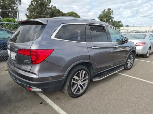 Used 2017 Honda Pilot Touring image 5