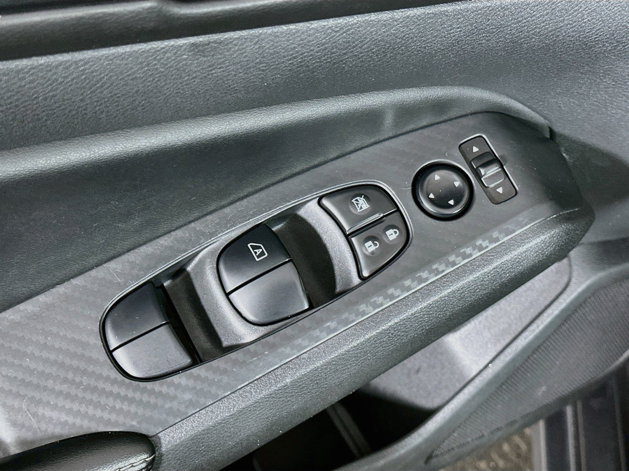 Used 2025 Nissan Altima 2.5 SV FWD image 15
