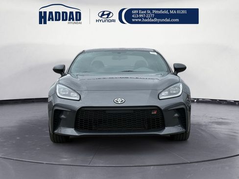 Used 2025 Toyota GR86 w/ ALL Weather Mat Package (TMS) RWD image 8