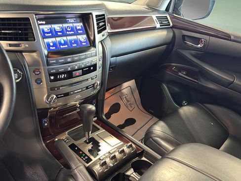Used 2013 Lexus LX 570 4WD image 31