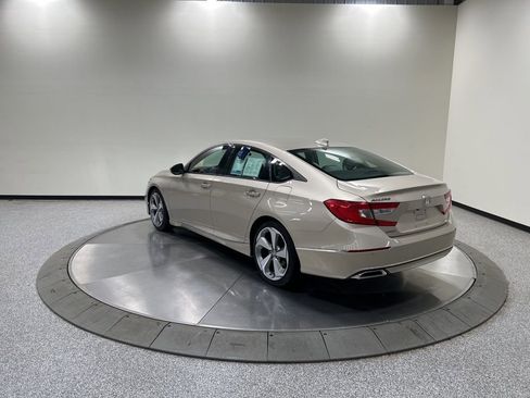 Used 2018 Honda Accord Touring image 7