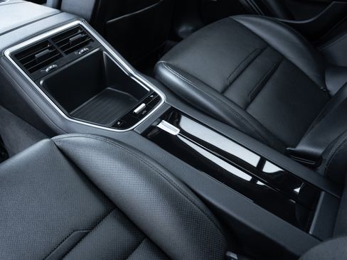 Used 2020 Porsche Panamera 4S image 30