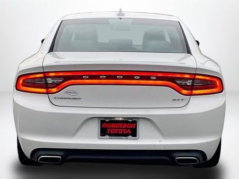 Used 2015 Dodge Charger SXT RWD image 4