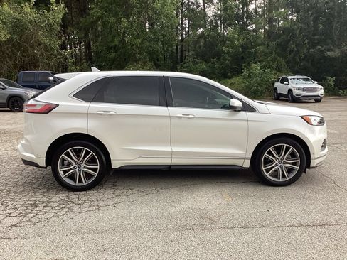 Used 2019 Ford Edge Titanium w/ Equipment Group 301A FWD image 5