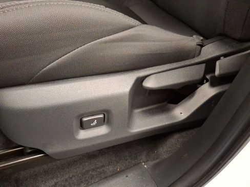 Used 2025 Toyota Tacoma SR5 image 15