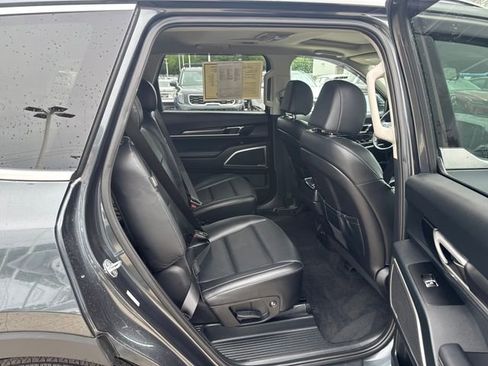Certified 2024 Kia Telluride S w/ S Sunroof Package AWD/4WD image 11