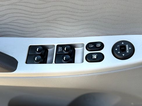 Used 2013 Hyundai Accent GLS w/ Premium Pkg image 35