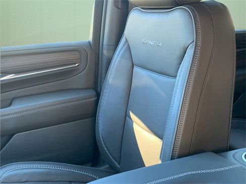 Used 2023 GMC Yukon Denali image 47