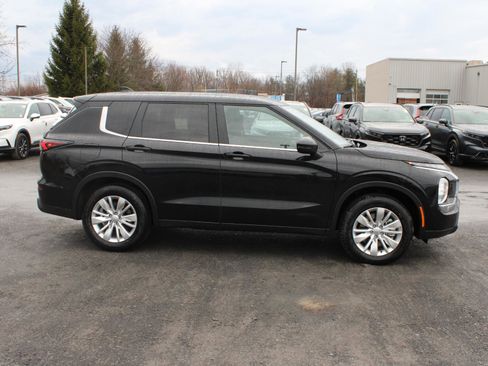 New 2026 Mitsubishi Outlander ES image 4