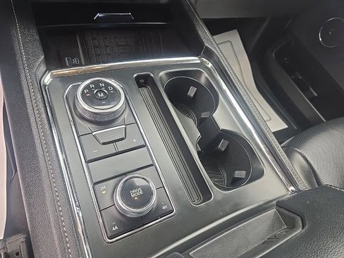 Used 2023 Ford Expedition XLT image 22